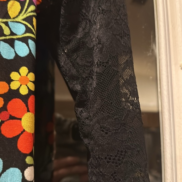 Flower dress with a black lace edge - Picture 8 of 12